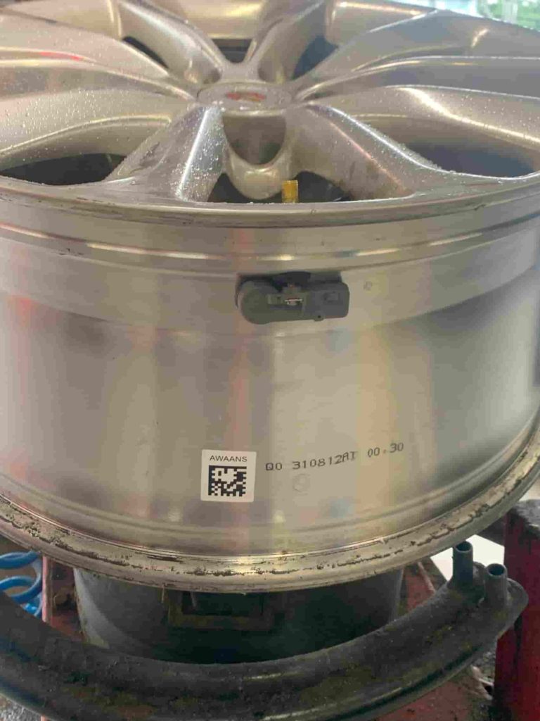 TIRE PRESSURE SENSOR MOUNTED ON WHEEL NO TIRE