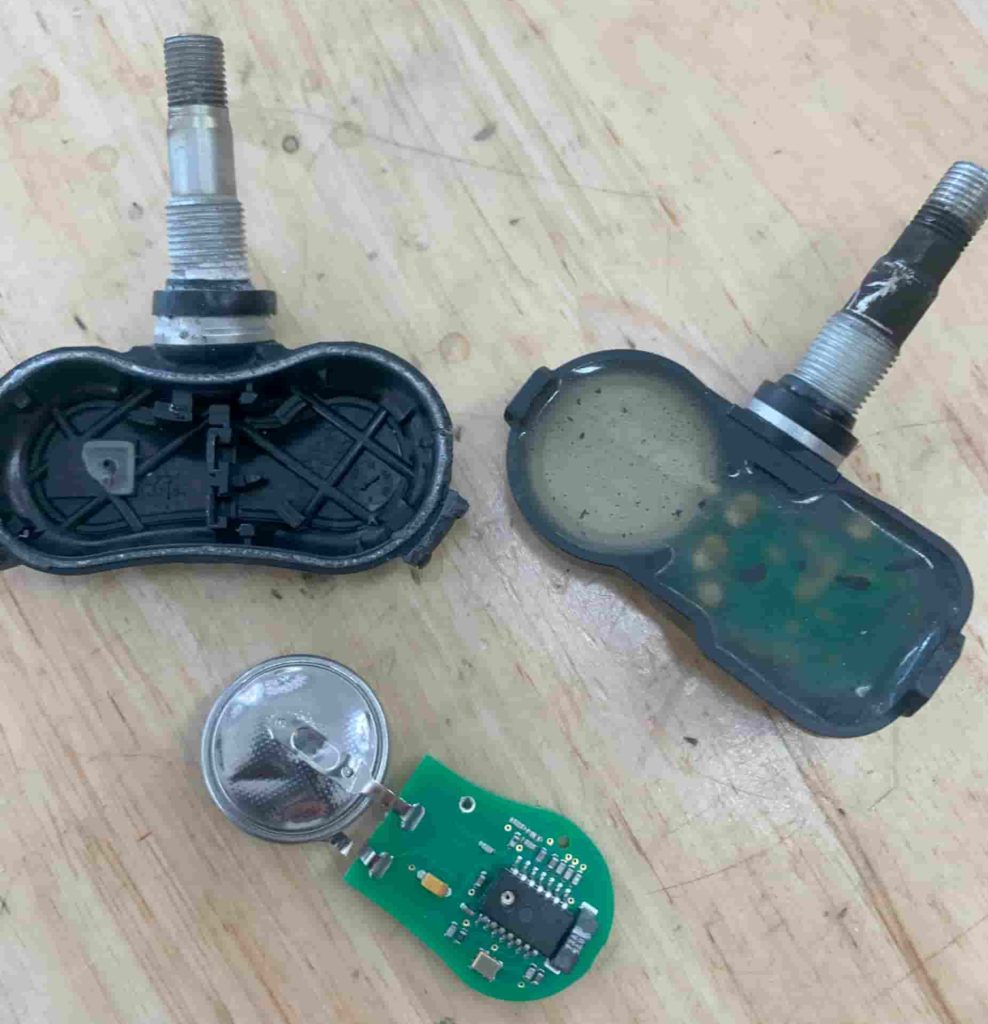 TPMS SENSOR OPENED UP WITH BATTERY