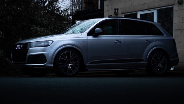 AUDI Q7 TIRE PRESSURE LIGHT