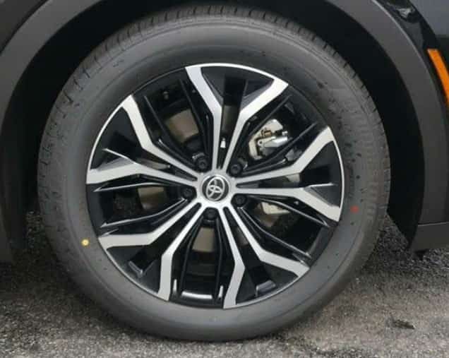 TOYOTA CROWN WHEEL AND TIRE