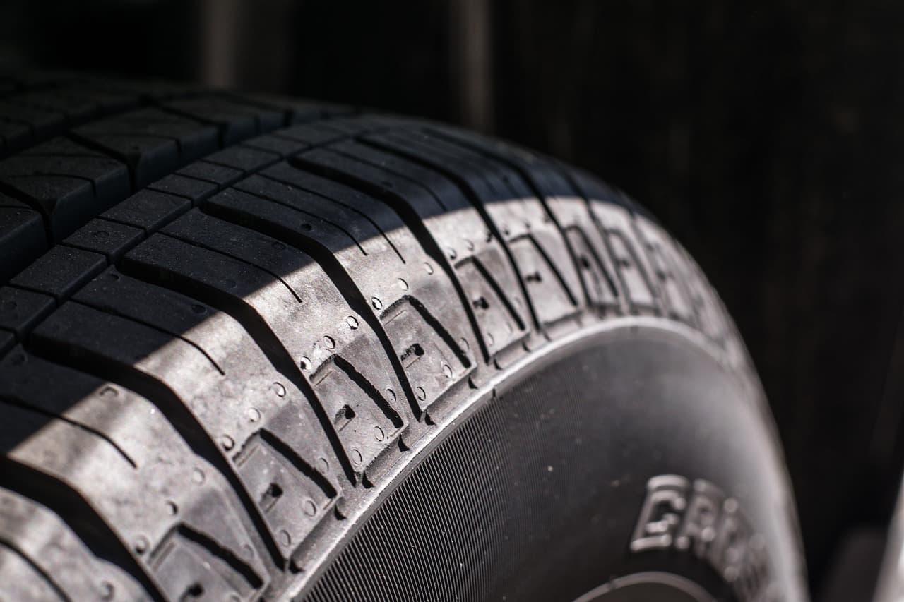 Tire Treadwear Ratings Explained Learn About Tpms