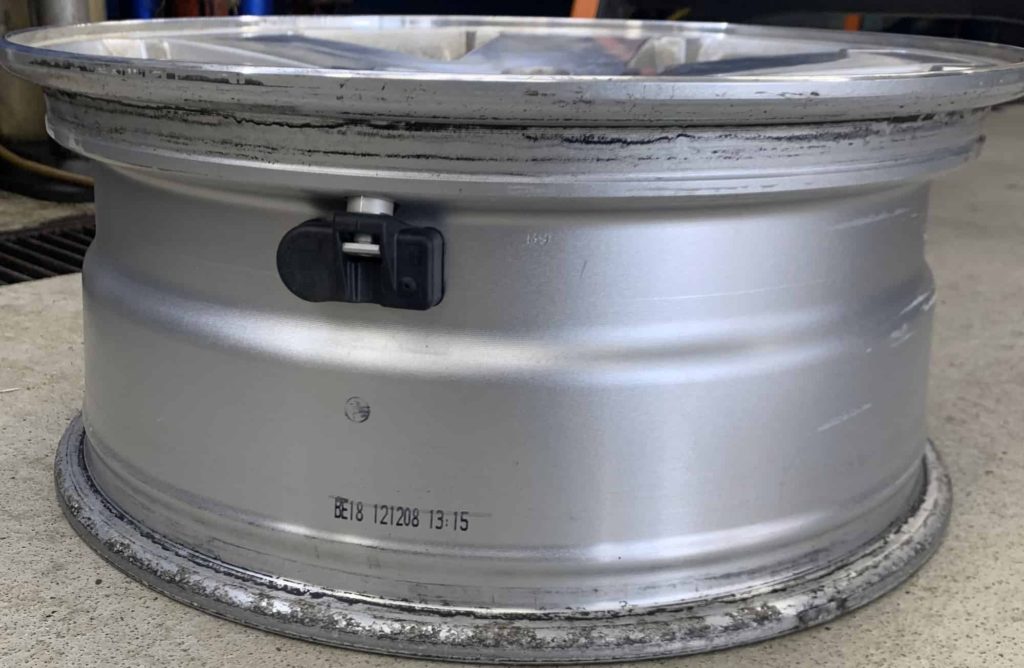 TPMS SENSOR MOUNTED ON WHEEL