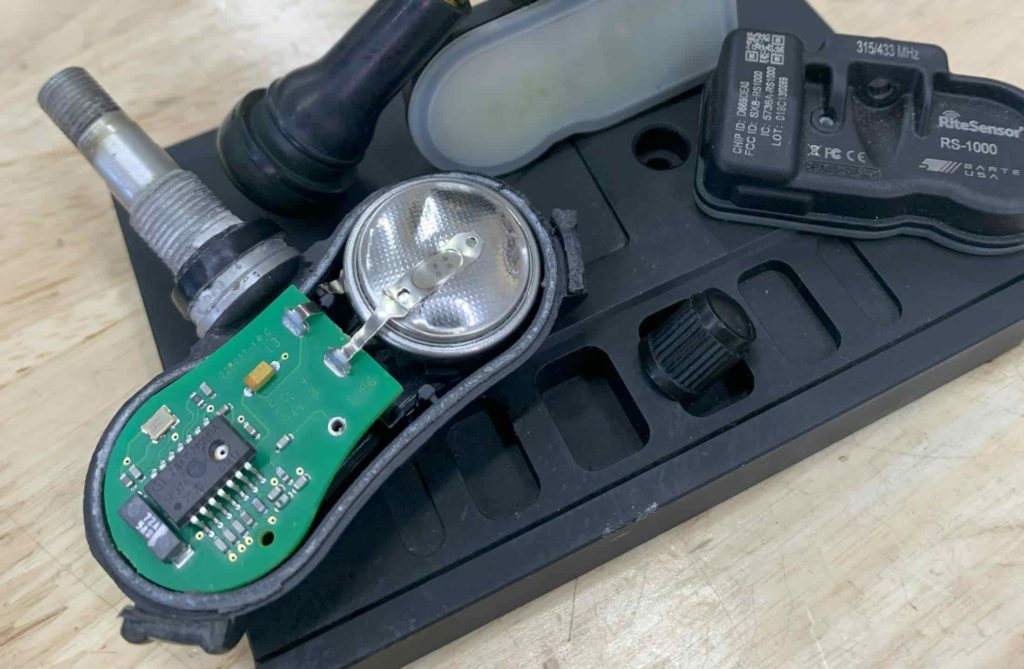 TIRE PRESSURE SENSOR BATTERY AND CASE