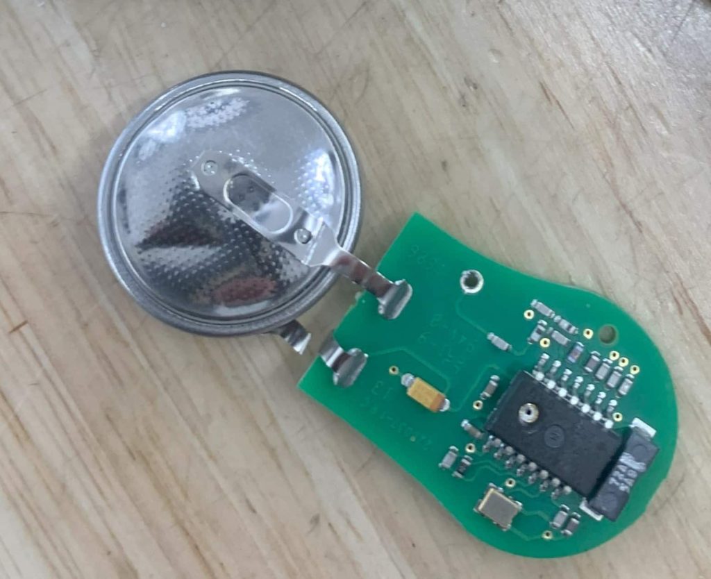 TIRE PRESSURE SENSOR CIRCUIT BOARD AND BATTERY