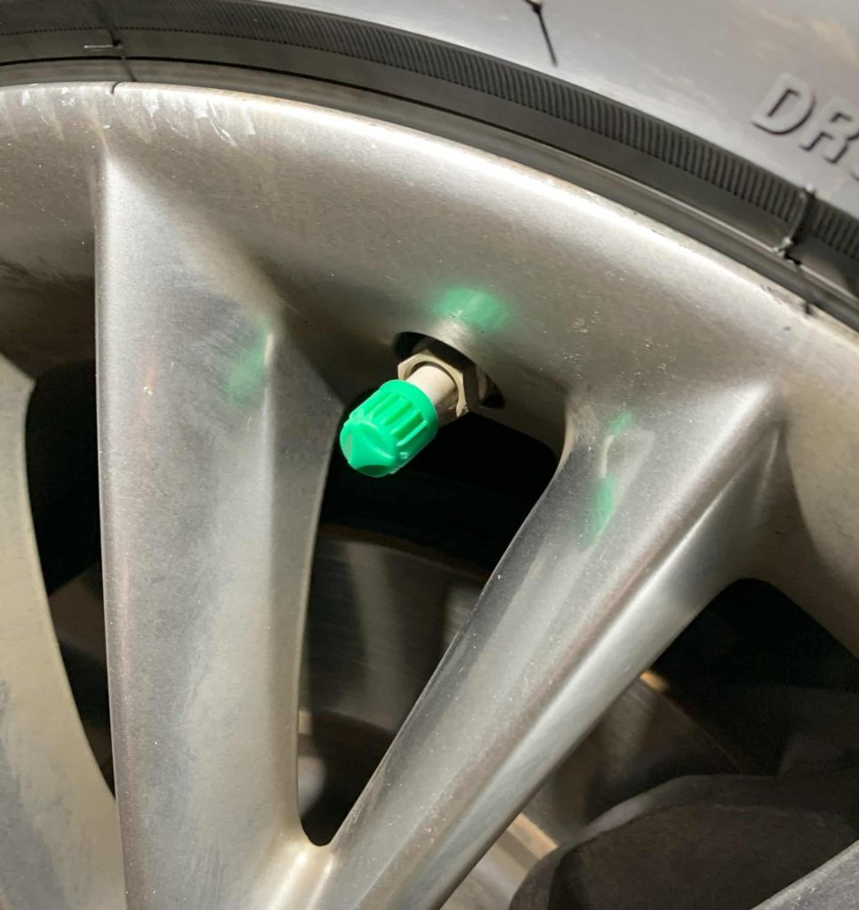 VALVE STEM CORE WITH CAP