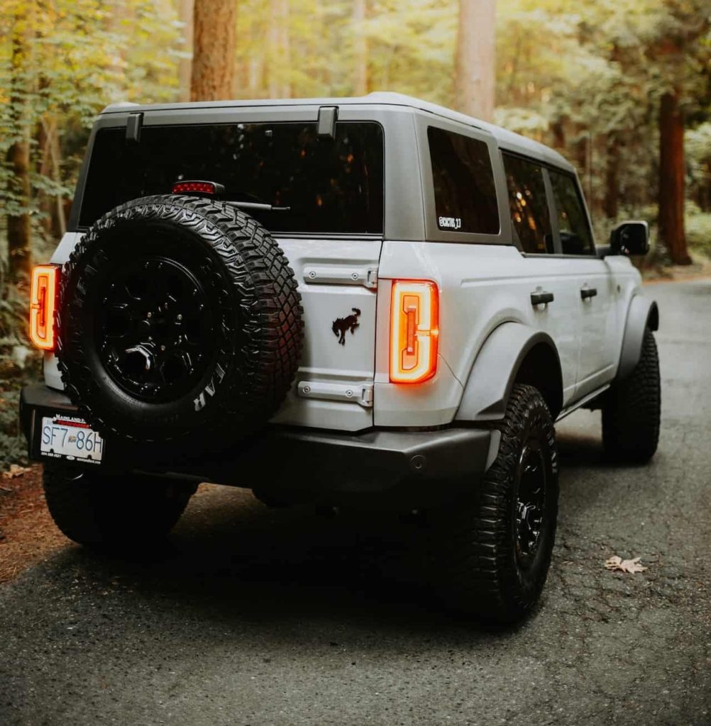 2023 FORD BRONCO TIRE PRESSURE LIGHT