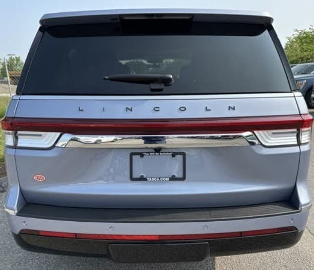 2023 LINCOLN NAVIGATOR TIRE PRESSURE LIGHT