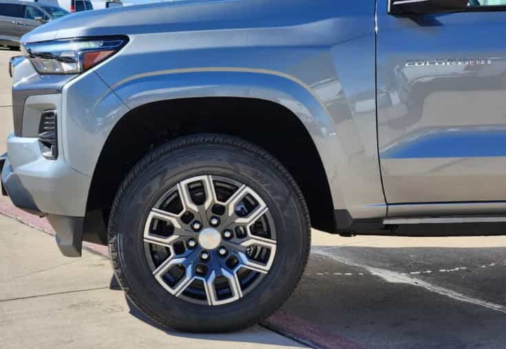 2023 CHEVY COLORADO TIRES