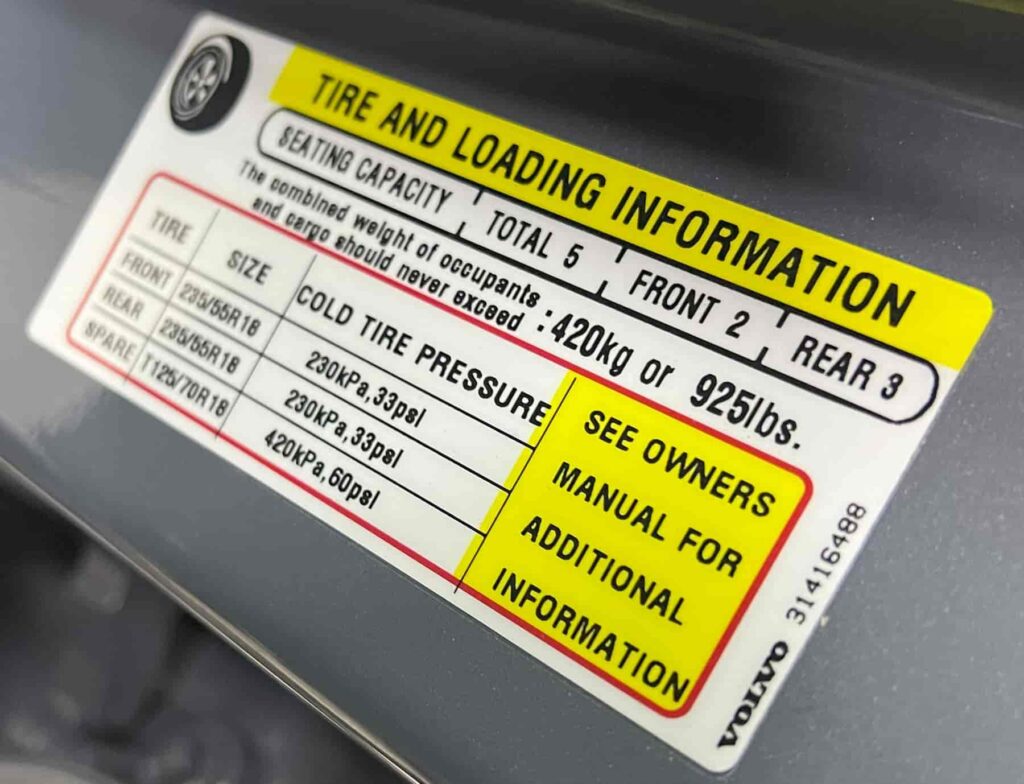 2024 VOLVO XC40 TIRE PRESSURE LABEL ON DOOR