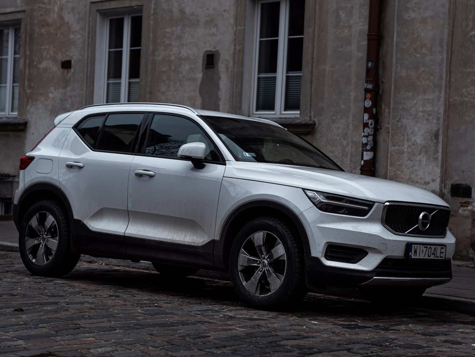 How to Reset and Diagnose the Volvo XC40 Tire Pressure Light (20152025