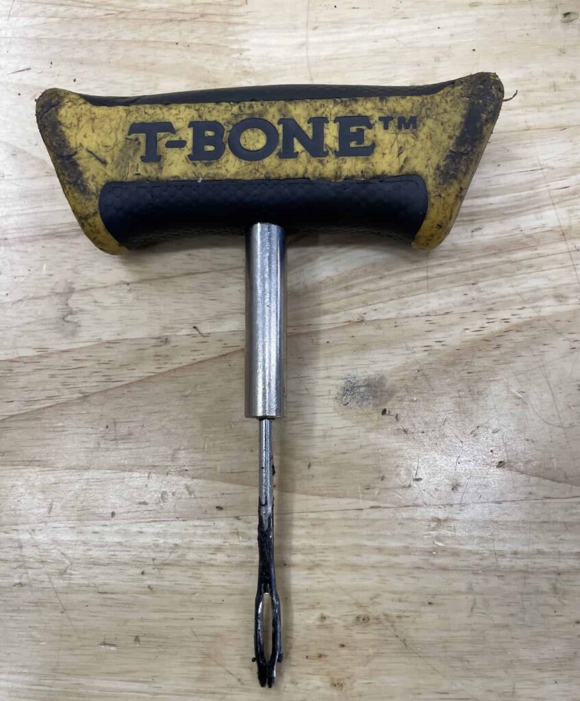 TIRE PLUG INSERTION TOOL