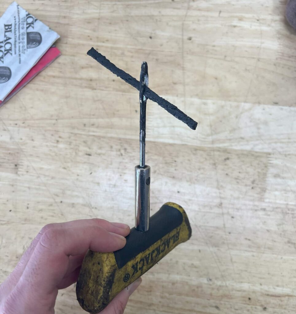 TIRE PLUG THREADED IN INSERTION TOOL