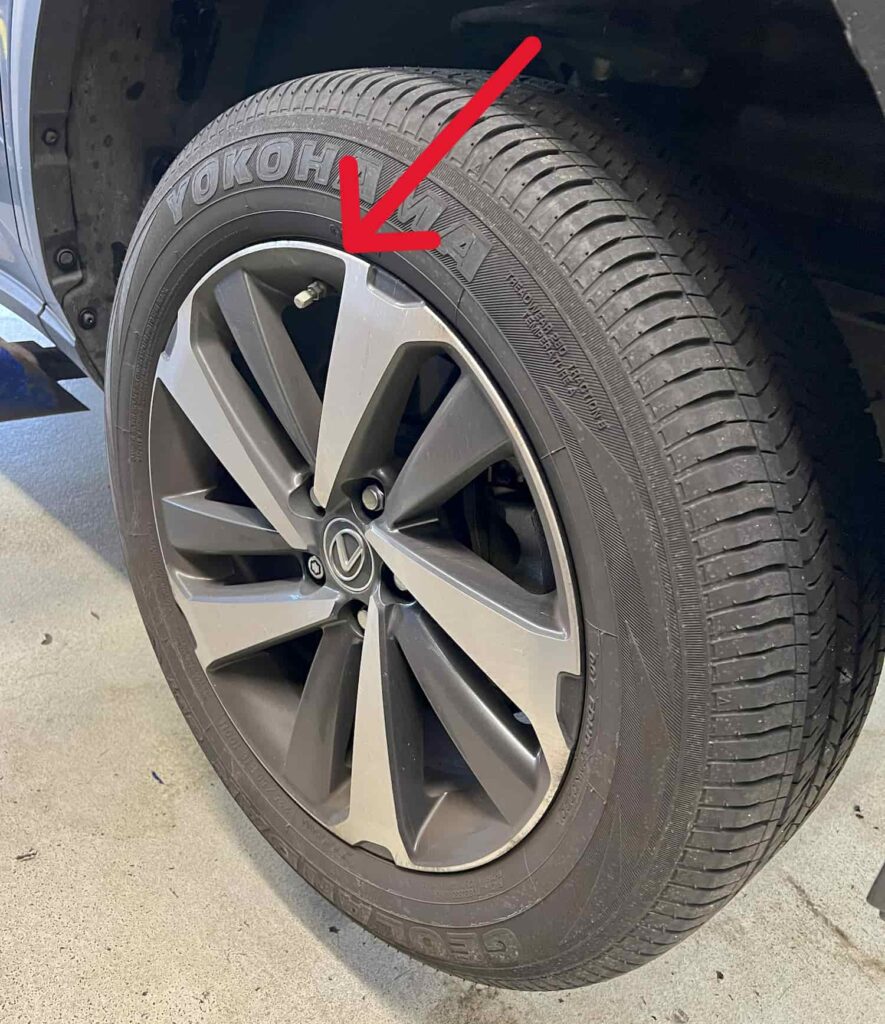 WHEEL WITH TIRE PRESSURE SENSOR METAL VALVE STEM