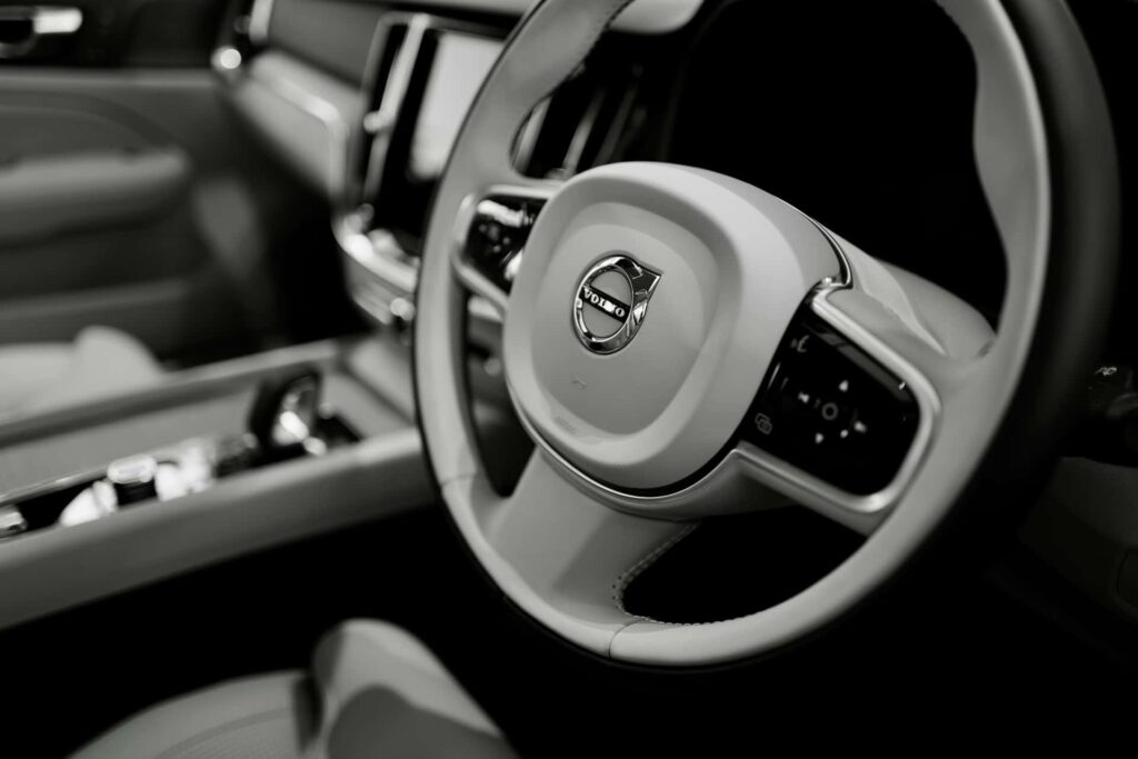 VOLVO STEERING WHEEL AND DASHBOARD DISPLAY SCREEN