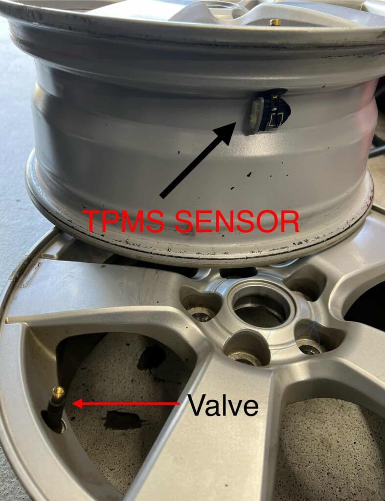 TIRE PRESSURE SENSOR AND VALVE ON WHEEL WITHOUT TIRE