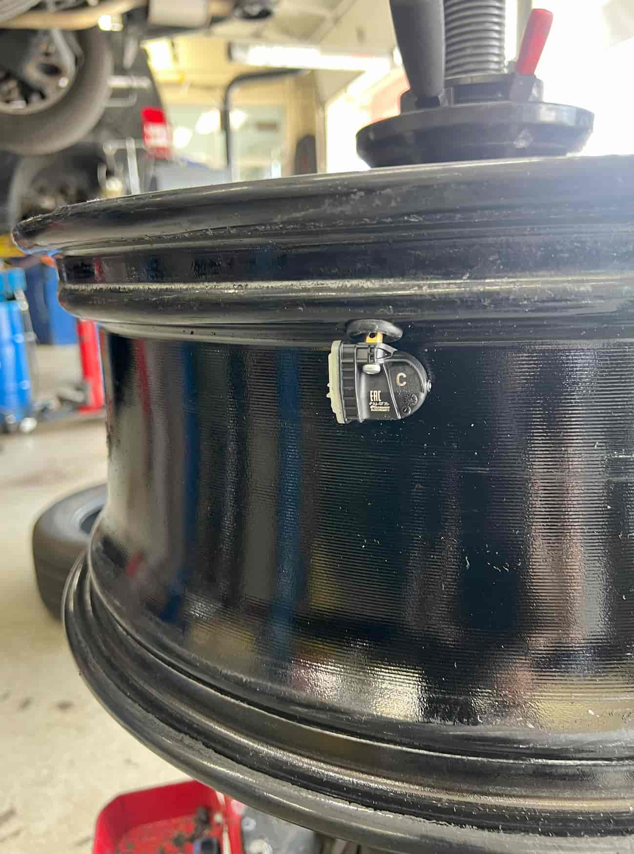 TPMS SENSOR ON WHEEL