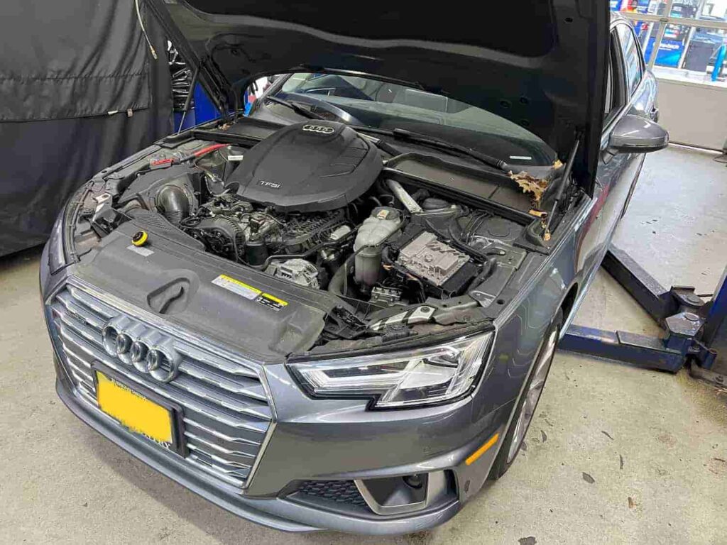 AUDI A4 ENGINE SERVICE OIL CHANGE