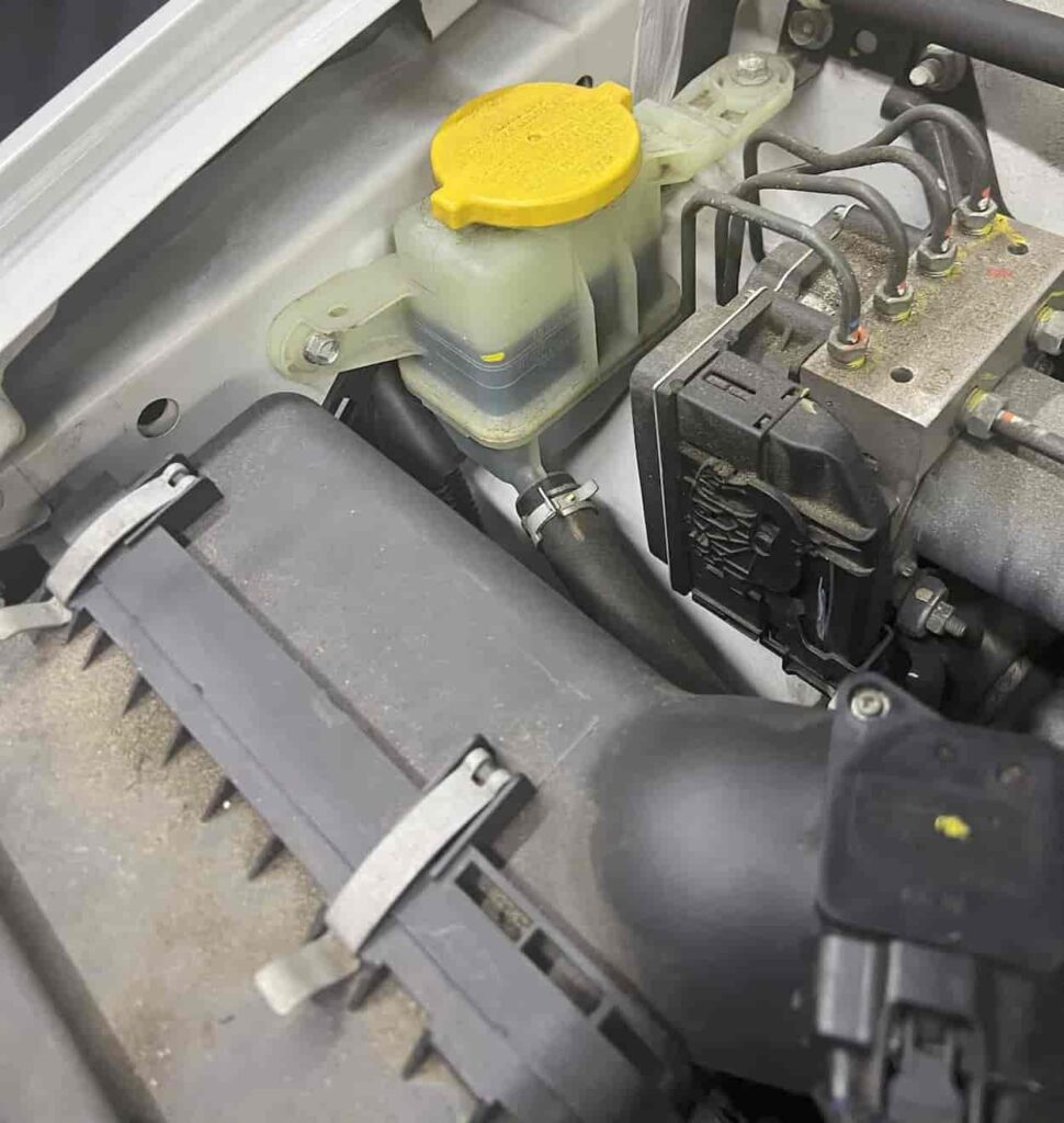 POWER STEERING FLUID RESERVOIR